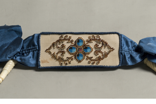 Dámský ozdobný předmět, NPÚ, ÚPS v Českých Budějovicích, Mobiliární fond kláštera Plasy, inv. č. PY02030.