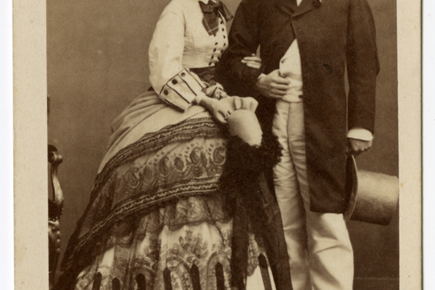 Obr. 1: Ateliér Disderi & Comp., Hrabě Metternich s chotí, před 1860 [čb. fotografie]. Sbírka historické fotografie, Moravská galerie Brno, inv. č. MG9039.